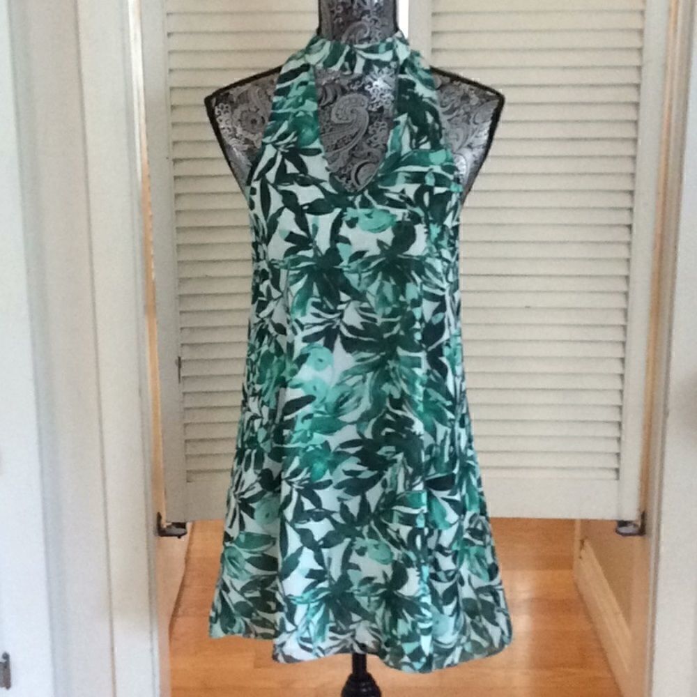 Lulu’s halter neck lined sexy back dress. Sexy.